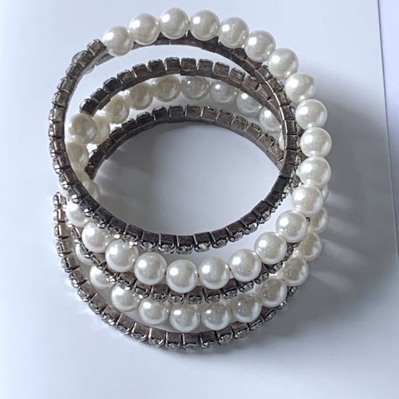 🐝 Bundle🐝 NWOT 2 Faux Pearl & Rhinestone Stretch & Wrap Bracelets - Picture 9 of 13